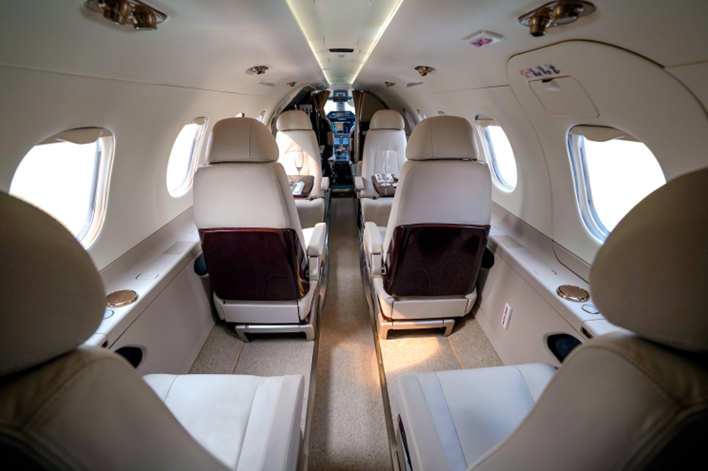 Phenom 300 seating